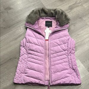 TALBOTS | GENUINE DOWN
The ultimate in luxurious, lightweight warmth